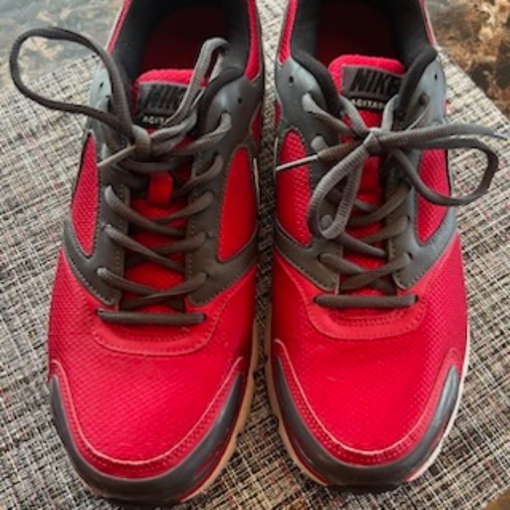 EUC Men’s Nike Air Max Agitate 3 Fitsole, Red/Gray, 8.5